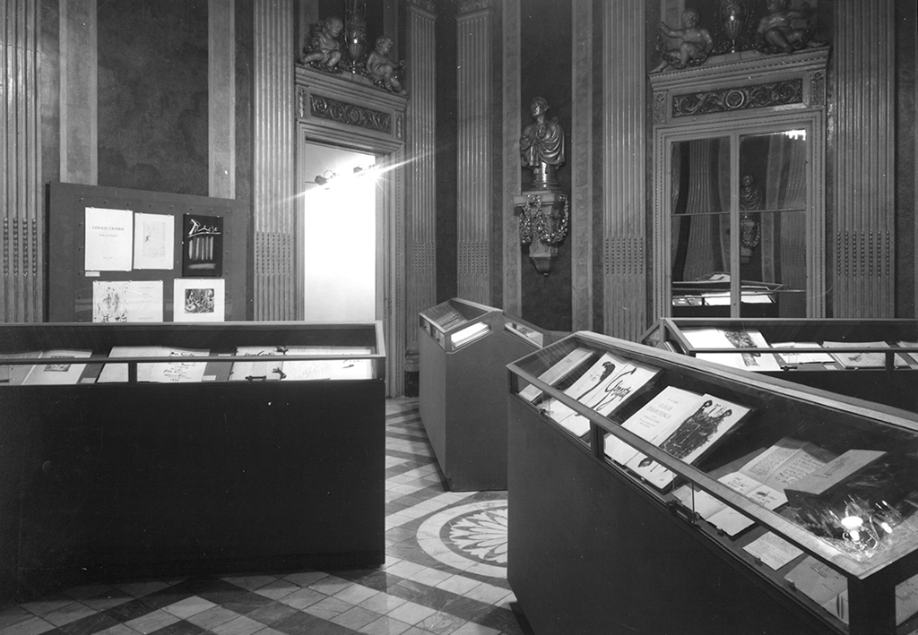 Exposició de llibres amb gravats originals de Picasso 