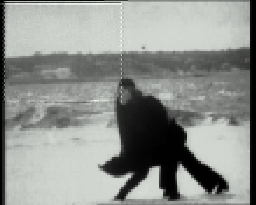  Joan Jonas. "Wind 1968". Pel·lícula 16 mm transferida a vídeo, b/n, sense so, 5 min 40 s. Col·lecció MACBA. Consorci MACBA © Joan Jonas, VEGAP, Barcelona. «Cortesia d'Electronic Arts Intermix (EAI), New York»