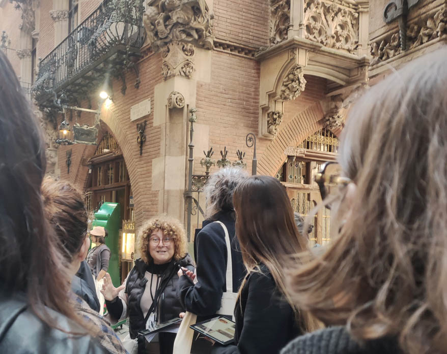 Teixint xarxes. Itinerari i visita per la Barcelona de Picasso en ocasió de la Festa Major del Casc Antic