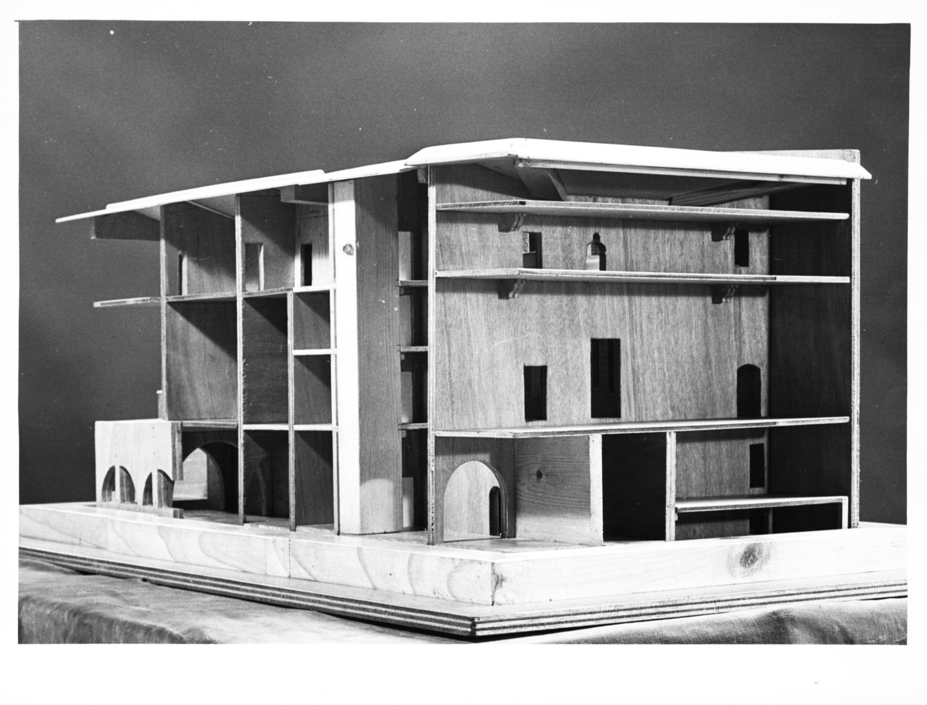 Maqueta del palau Berenguer d'Aguilar Barcelona, c. 1960. Fotografia: autoria desconeguda. Museu Picasso, Barcelona