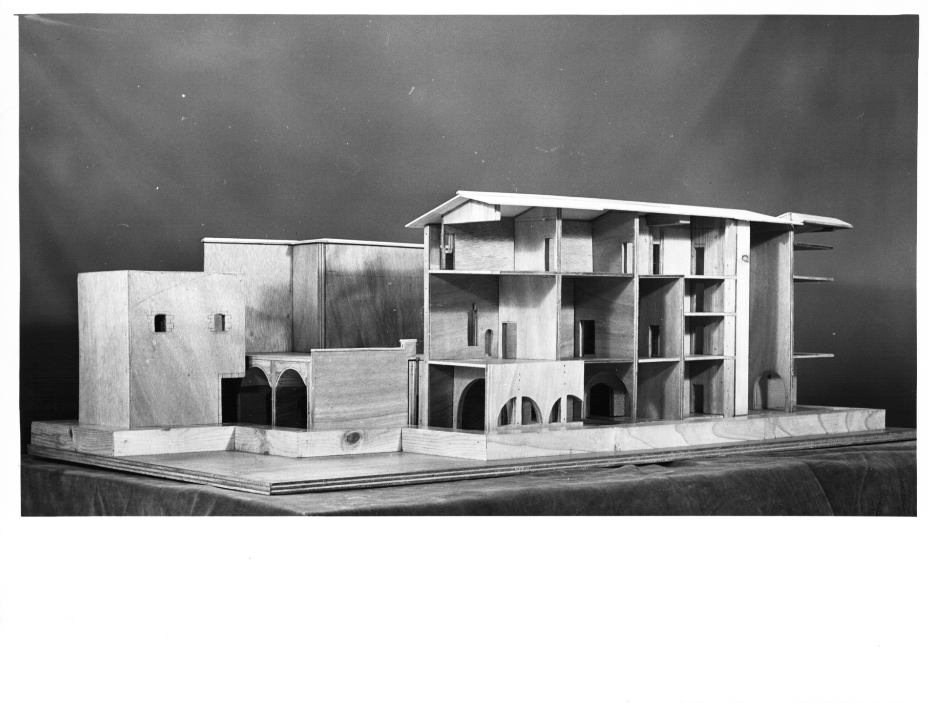 Maqueta del palau Berenguer d'Aguilar Barcelona, c. 1960. Fotografia: autoria desconeguda. Museu Picasso, Barcelona
