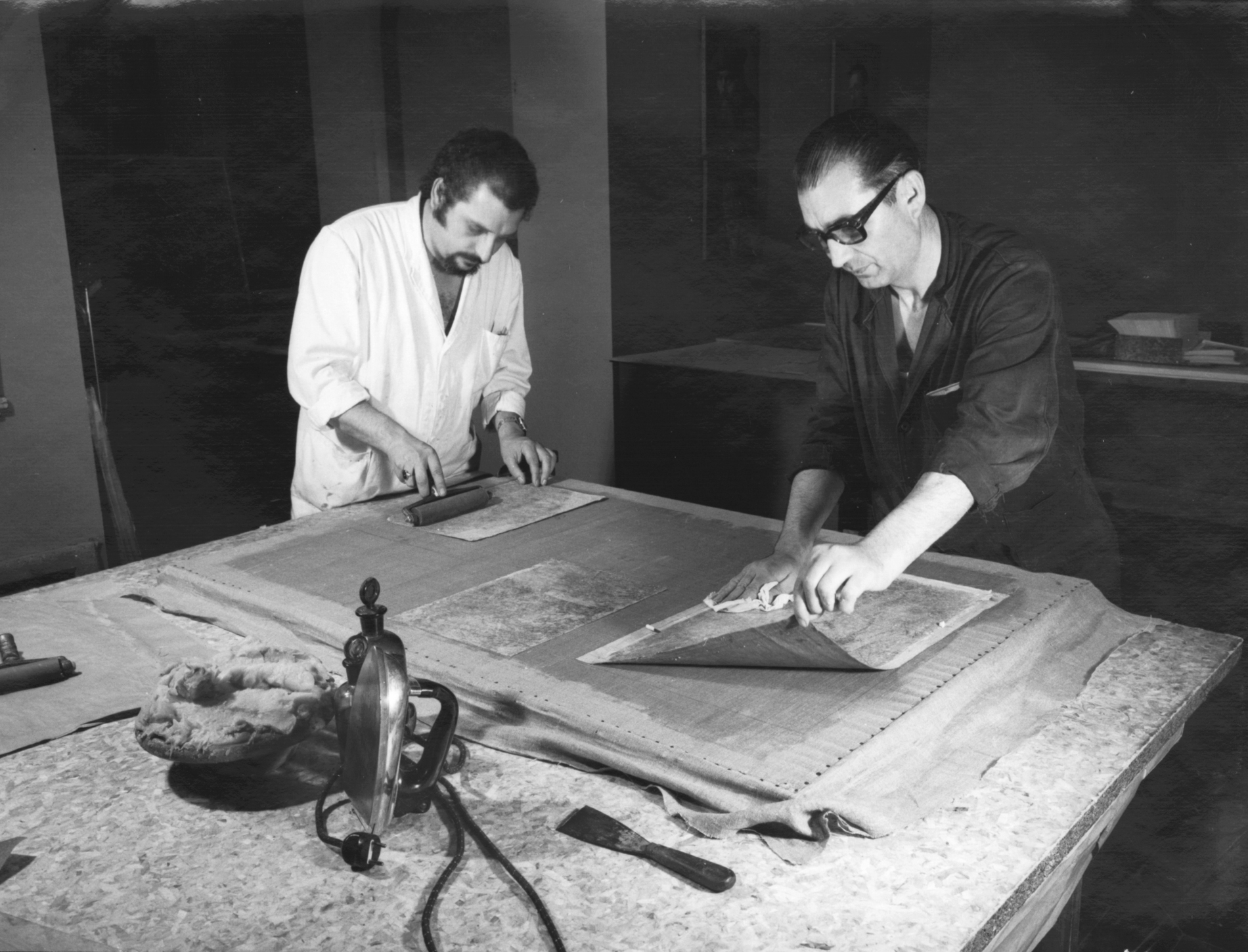 Treballs de restauració de les obres objecte de la donació que Pablo Picasso va fer l’any 1970. Barcelona, 1970. Fotografia: autoria desconeguda. Museu Picasso, Barcelona