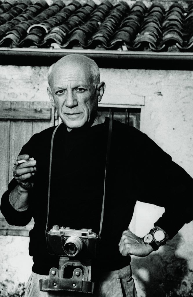 Pablo-Picasso-retratat-per-Andre-Villers-a-Mougins-666x1024